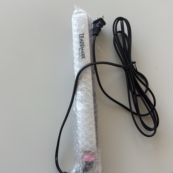 White and Black Hair Straightener - Picture 2 of 2